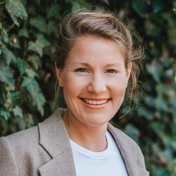 Dr. Carla Schmidt
